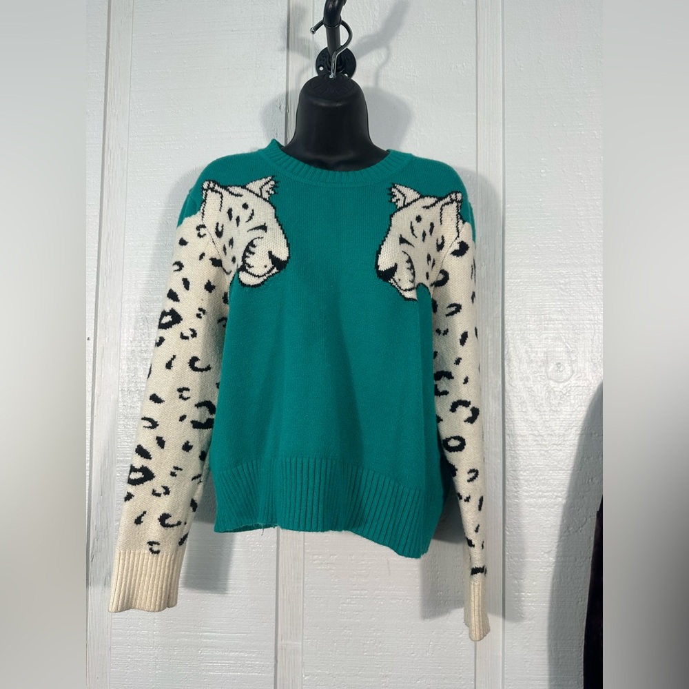 MINKPINK Snow Leopard Sleeved Sweater
Size Small EUC